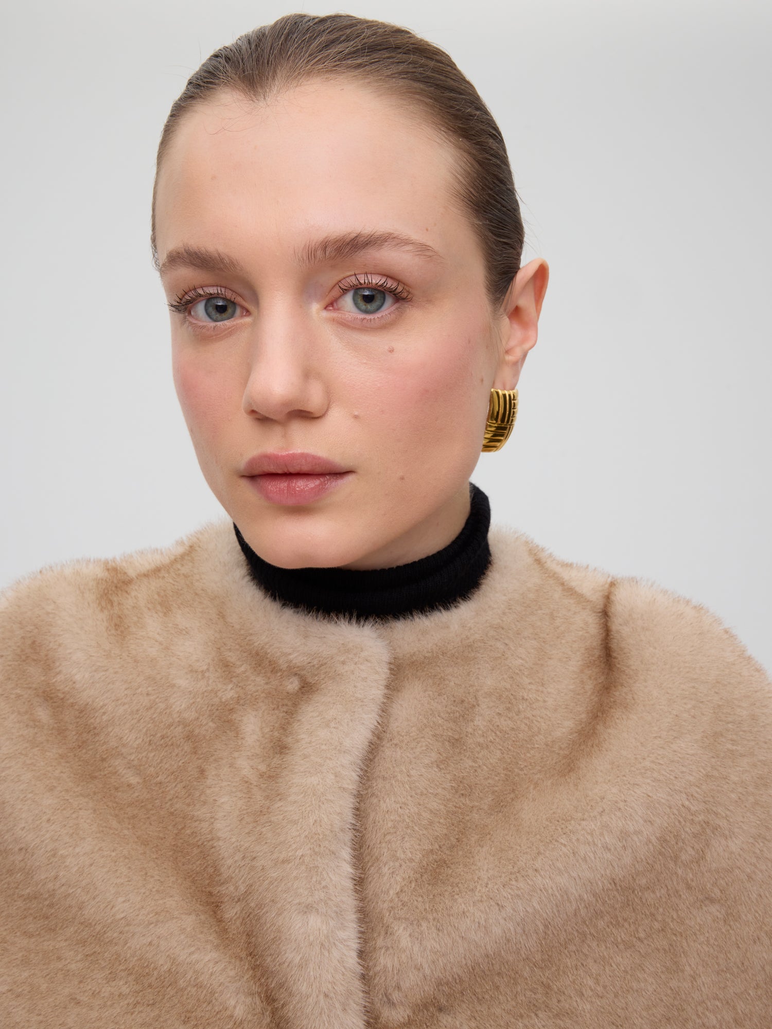 CINEMA ECRU - Faux fur ecru fur cape