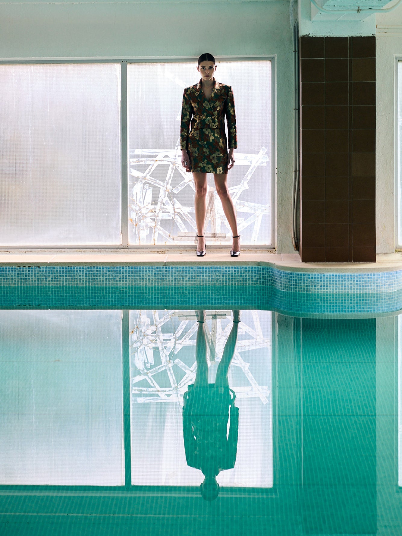 mioh| EMPIRE FLOWERS + STATE FLOWERS - Traje mini falda