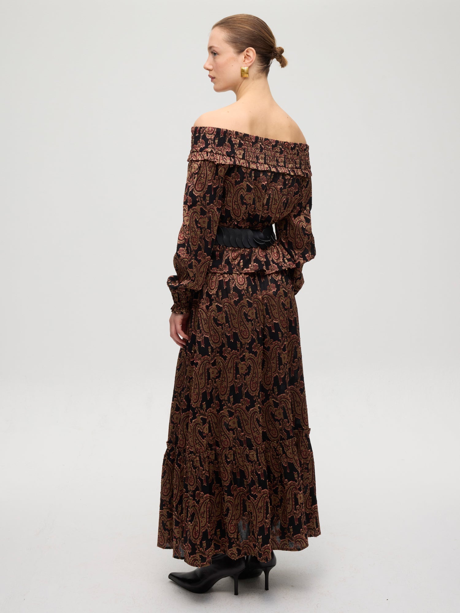 mioh | HENNA BLACK TOP - Top escote bardot nido de abeja. Vestidos de fiesta para invitadas de boda perfectas. Marca española de moda