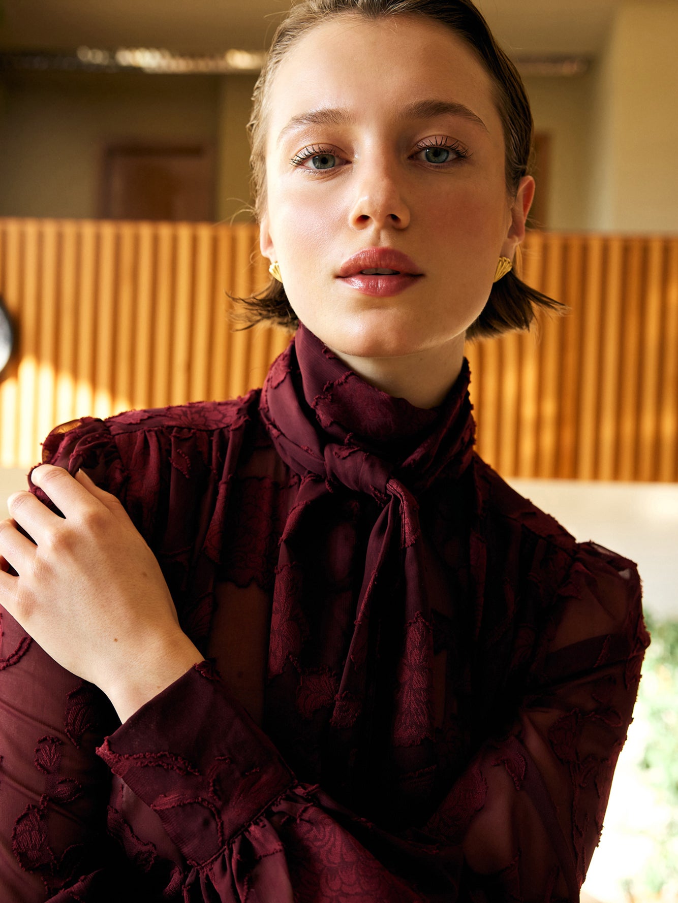 mioh | MONT GRANA Blusa granate + LOTUS GRANA - Falda vinilo burgundy