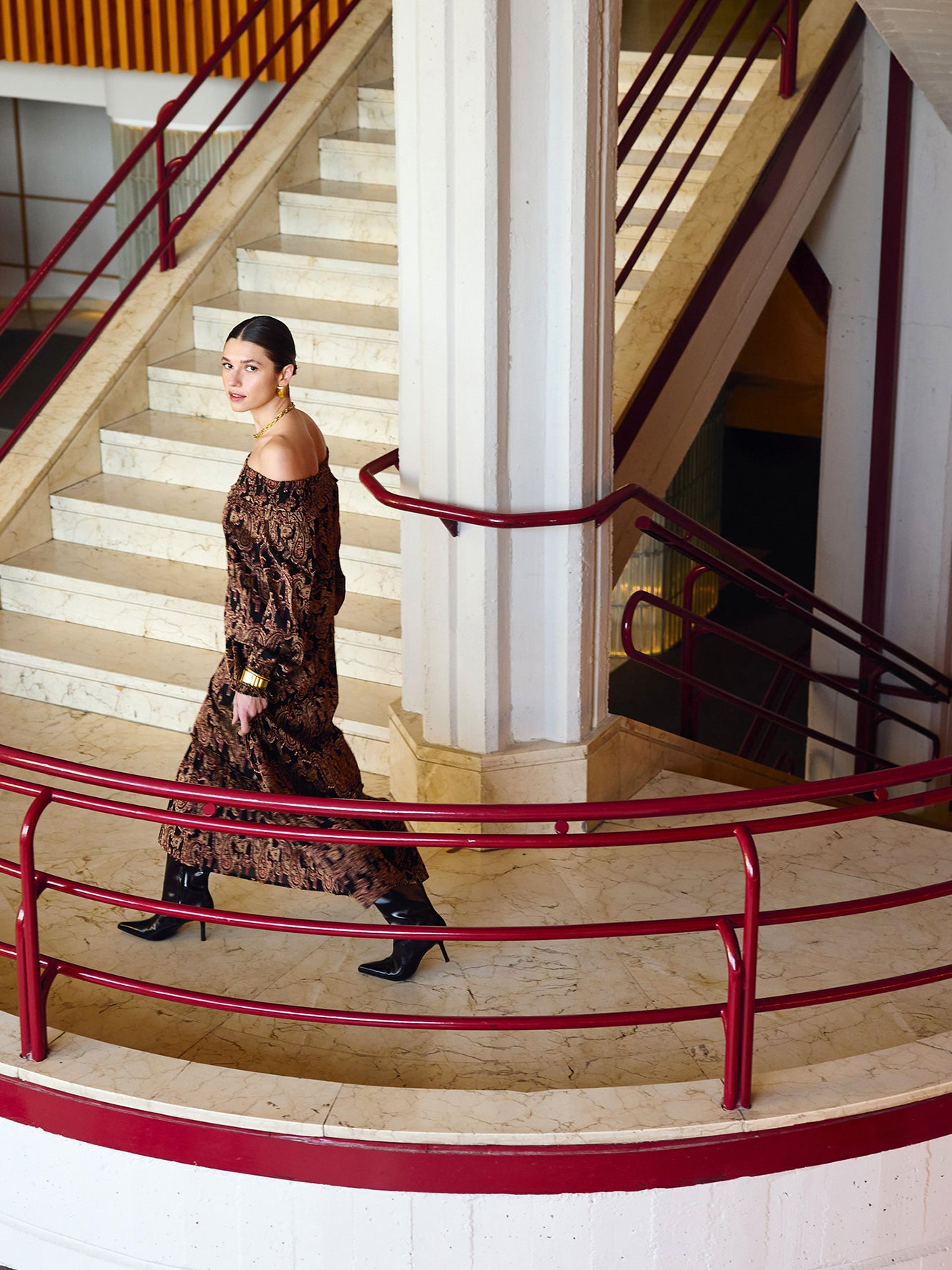 mioh | HENNA BLACK - Conjunto top y falda. Vestidos de fiesta para invitadas de boda perfectas. Marca española de moda