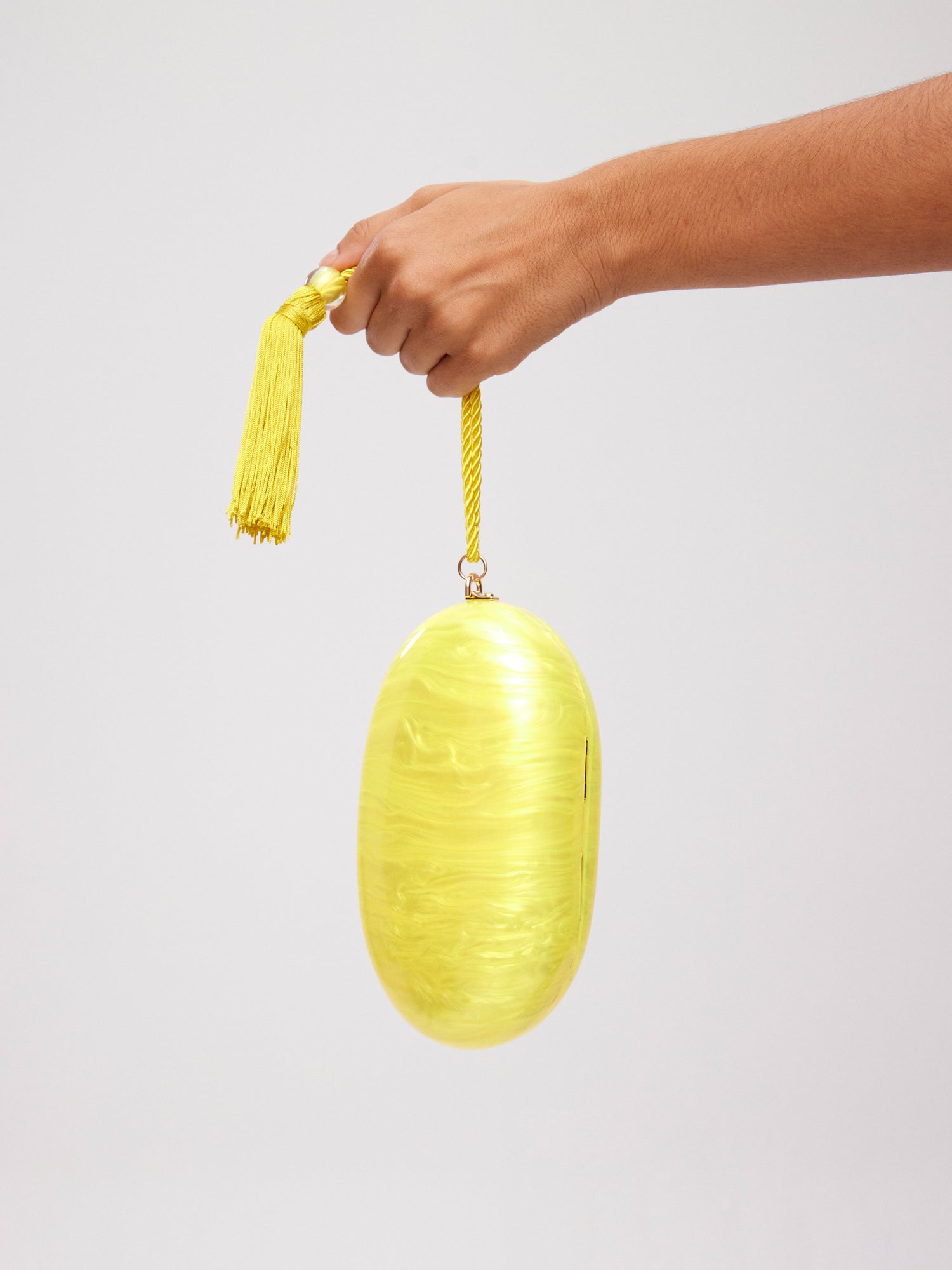 mioh | BOMBON LIMÓN - Bolso amarillo invitada boda, fiesta y evento