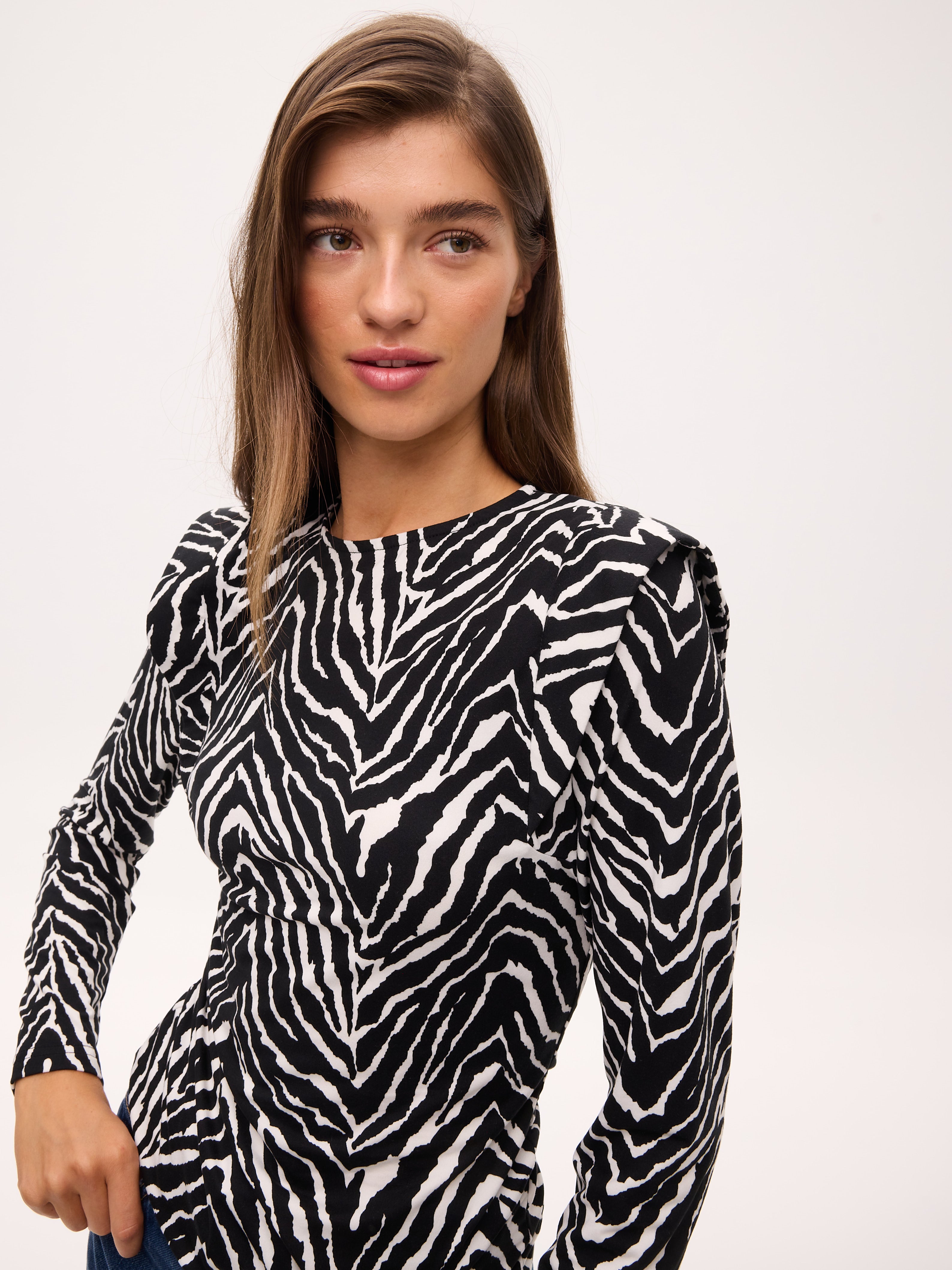 ULURU - Zebra top with defined shoulder pads