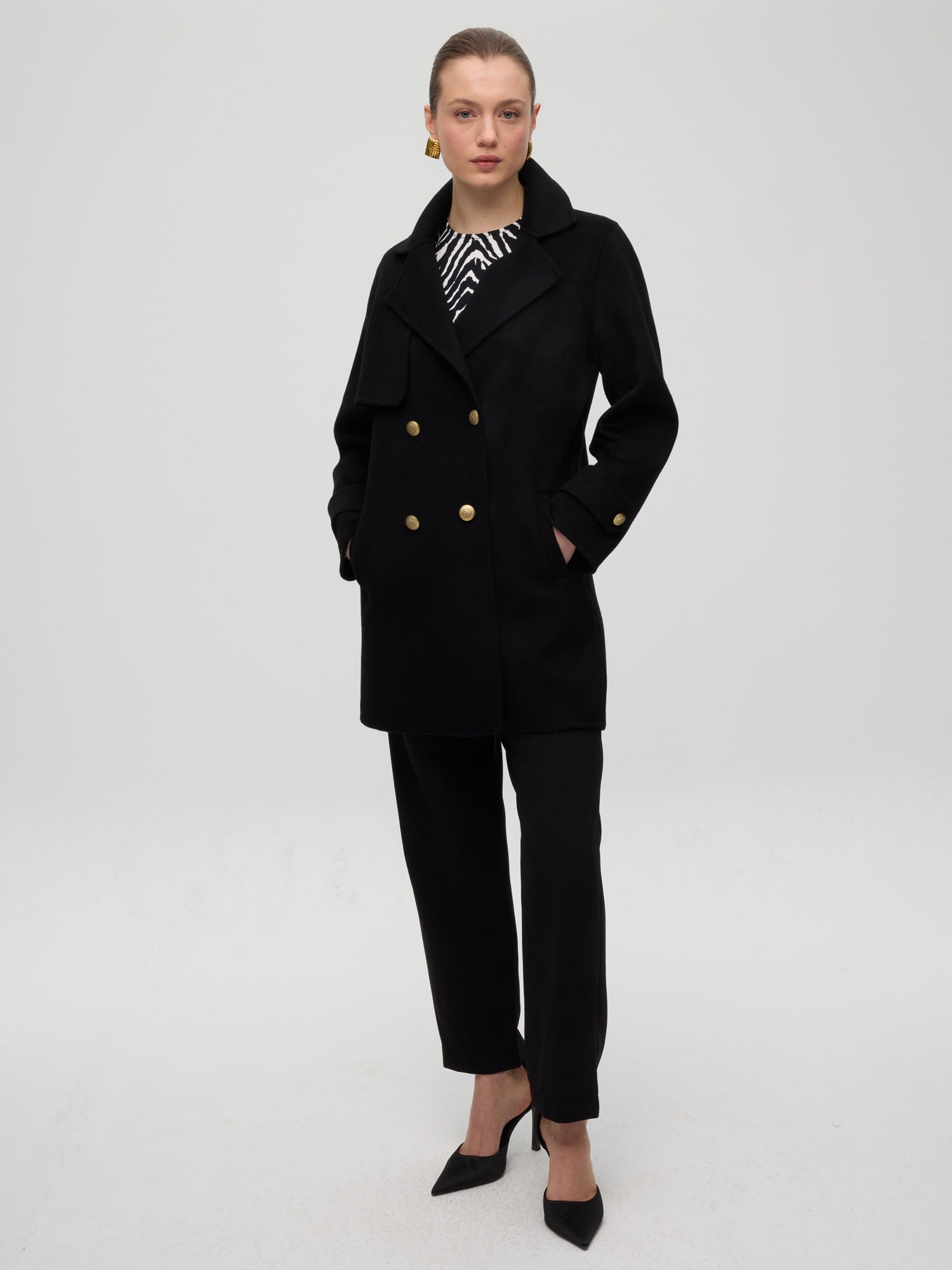 mioh | ALTAMIRA - Chaquetón marinero paño lana negro. Vestidos de fiesta para invitadas de boda perfectas. Marca española de moda