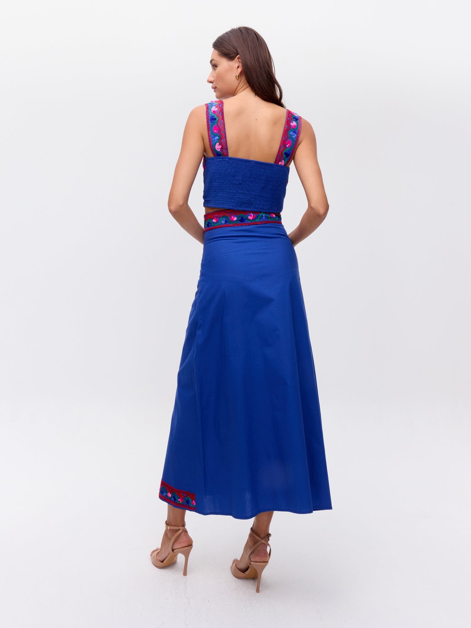 MIOH | CACAO TOP BLUE - Crop top bordado azul para invitada de boda