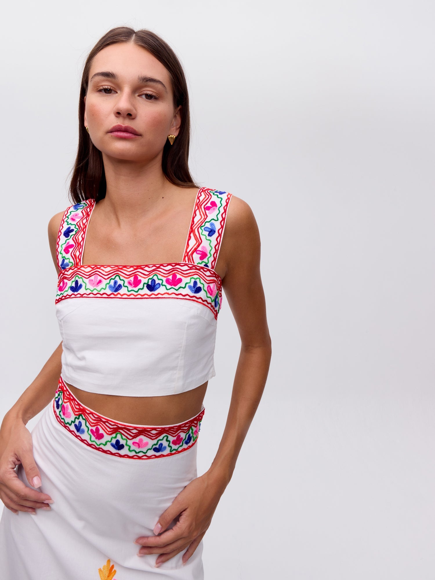 MIOH | CACAO TOP WHITE - Crop top bordado blanco para invitada de boda