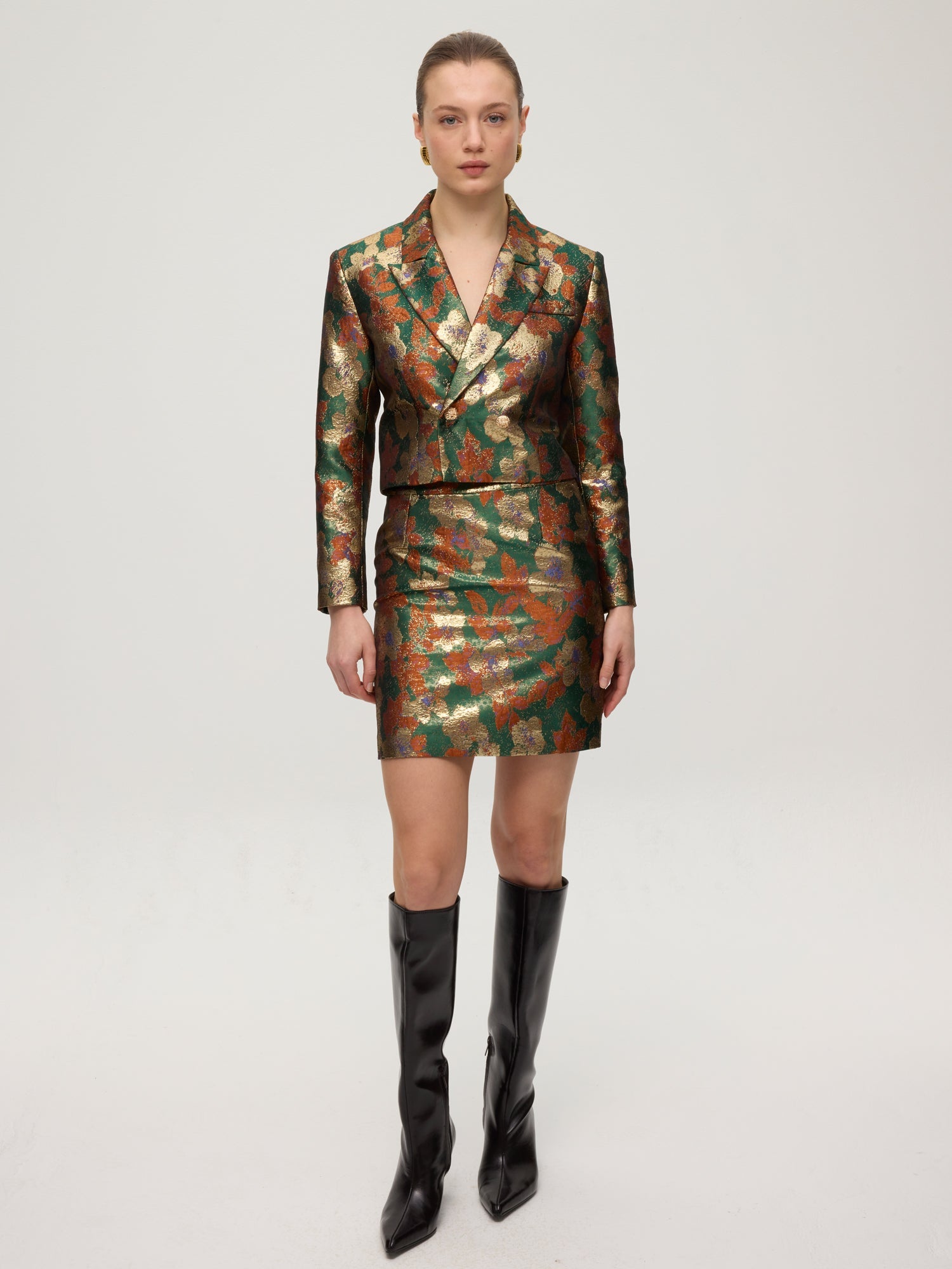 mioh | EMPIRE FLOWERS - Americana cropped flores verde. Vestidos de fiesta para invitadas de boda perfectas. Marca española de moda