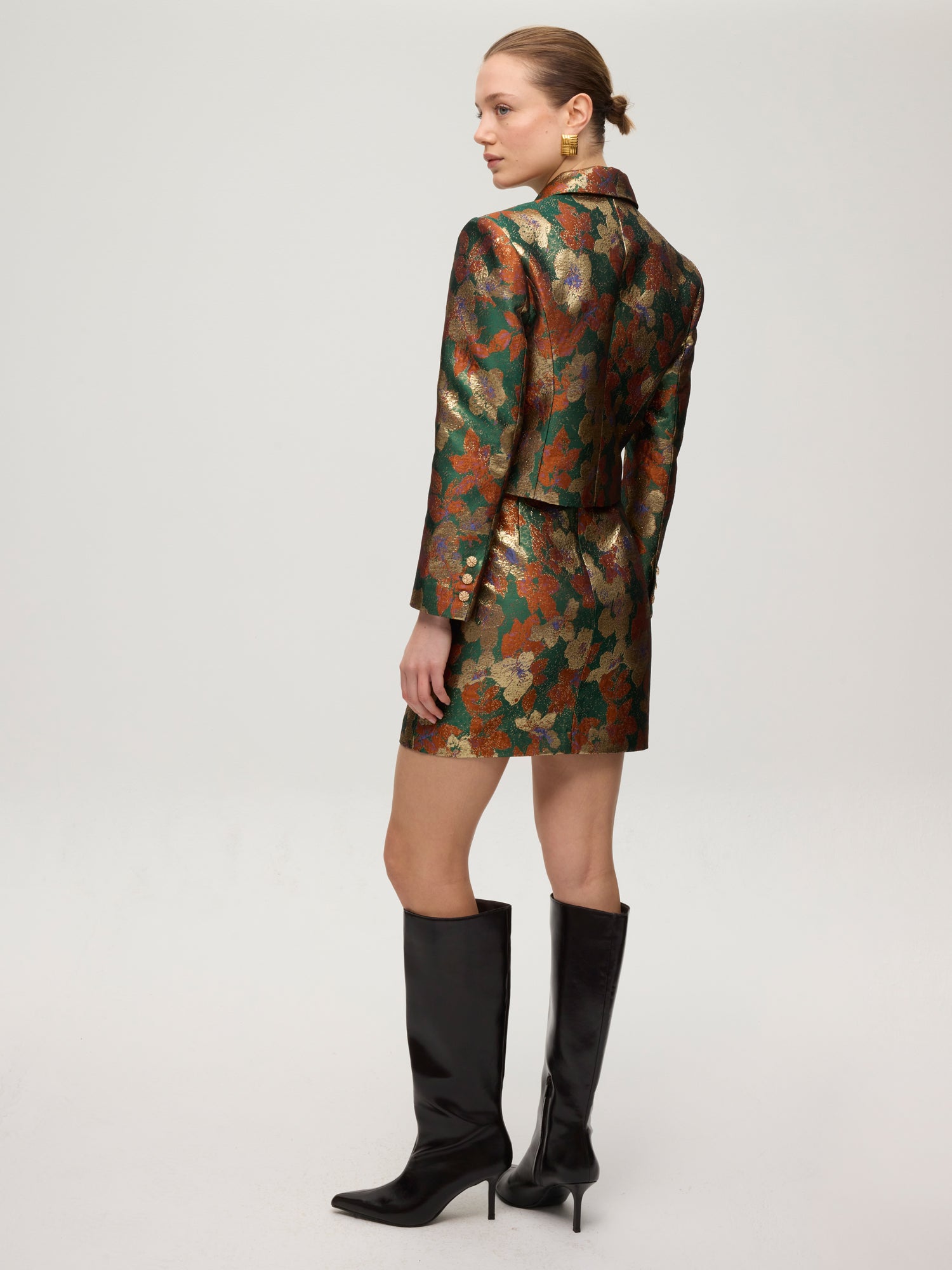 mioh | EMPIRE FLOWERS - Americana cropped flores verde. Vestidos de fiesta para invitadas de boda perfectas. Marca española de moda