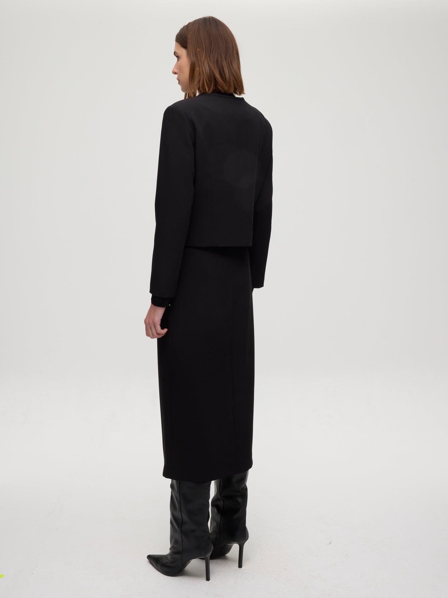 mioh | FORT JACKET - Chaqueta cuello redondo negra botones. Vestidos de fiesta para invitadas de boda perfectas. Marca española de moda