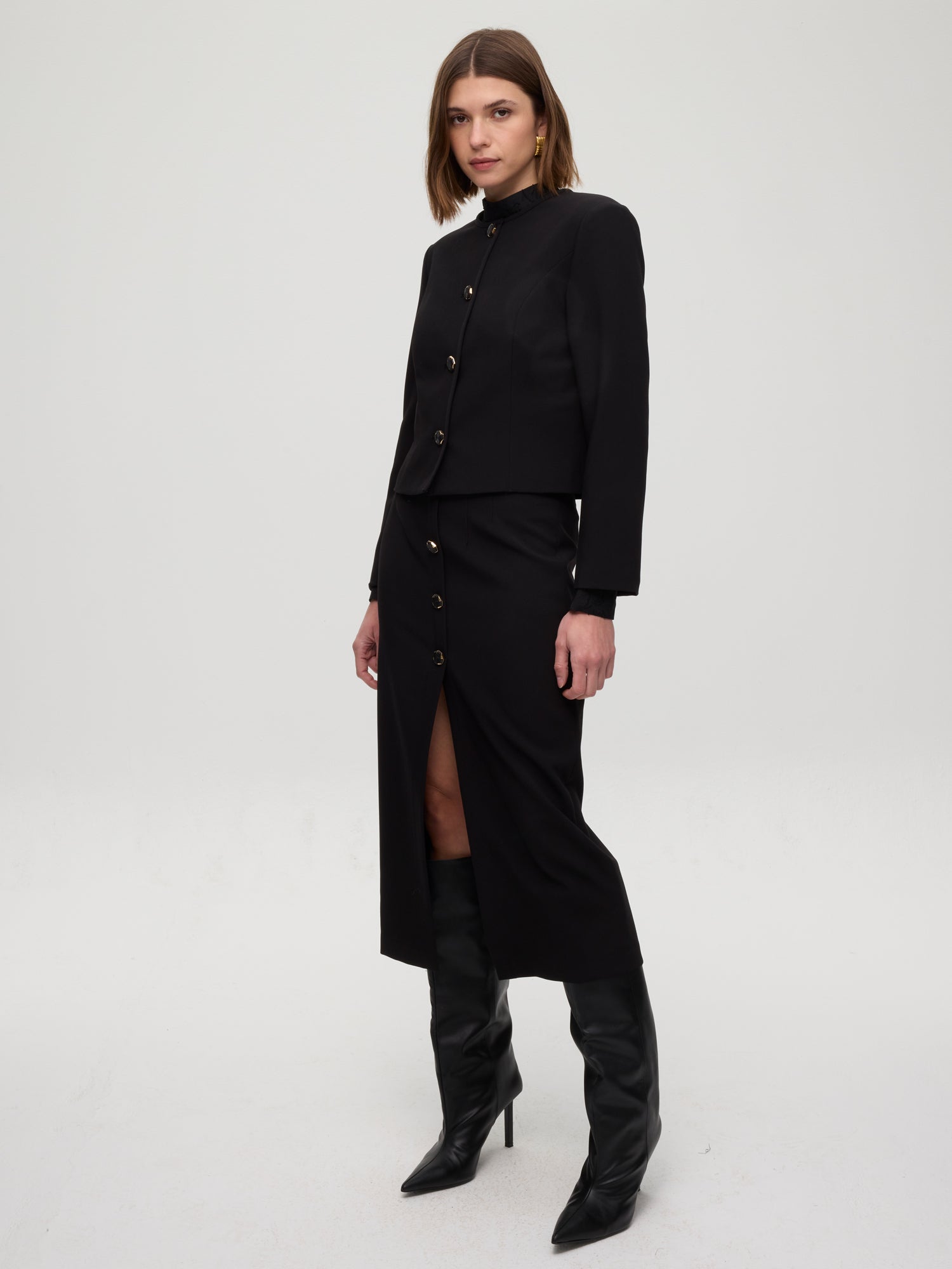 mioh | FORT SKIRT - Falda lápiz negra botones joya. Vestidos de fiesta para invitadas de boda perfectas. Marca española de moda