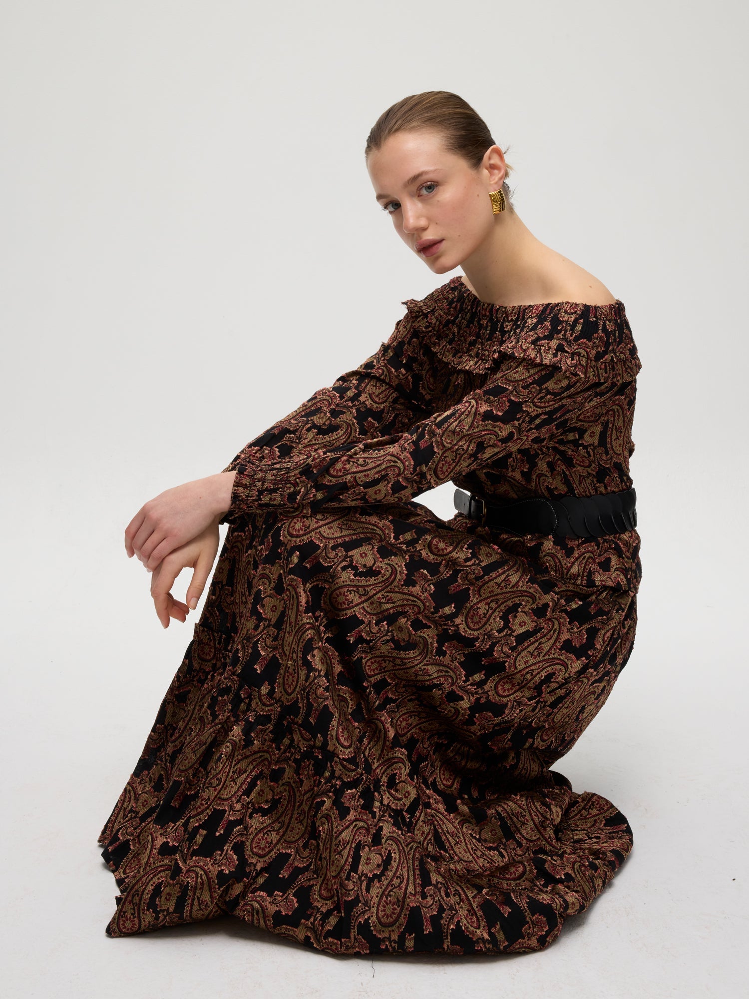 mioh | HENNA BLACK SKIRT - Falda midi paisley negra. Vestidos de fiesta para invitadas de boda perfectas. Marca española de moda