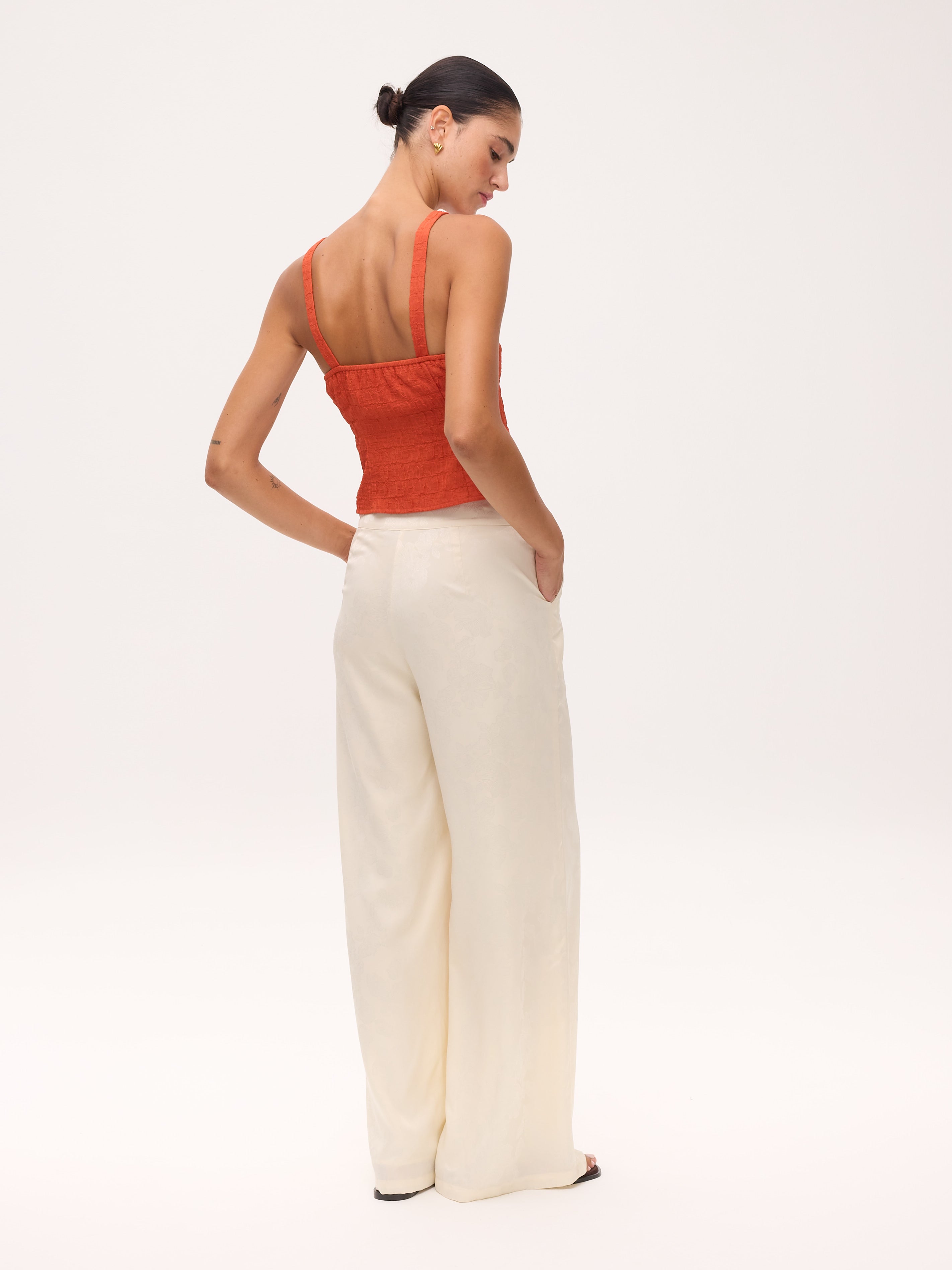 LEAR TOP - Top tirantes textura naranja, para invitadas de boda, fiesta y eventos de primvera y verano. MIOH es la marca española de vestidos de fiesta mas de moda, preferida por influencers y famosas de España