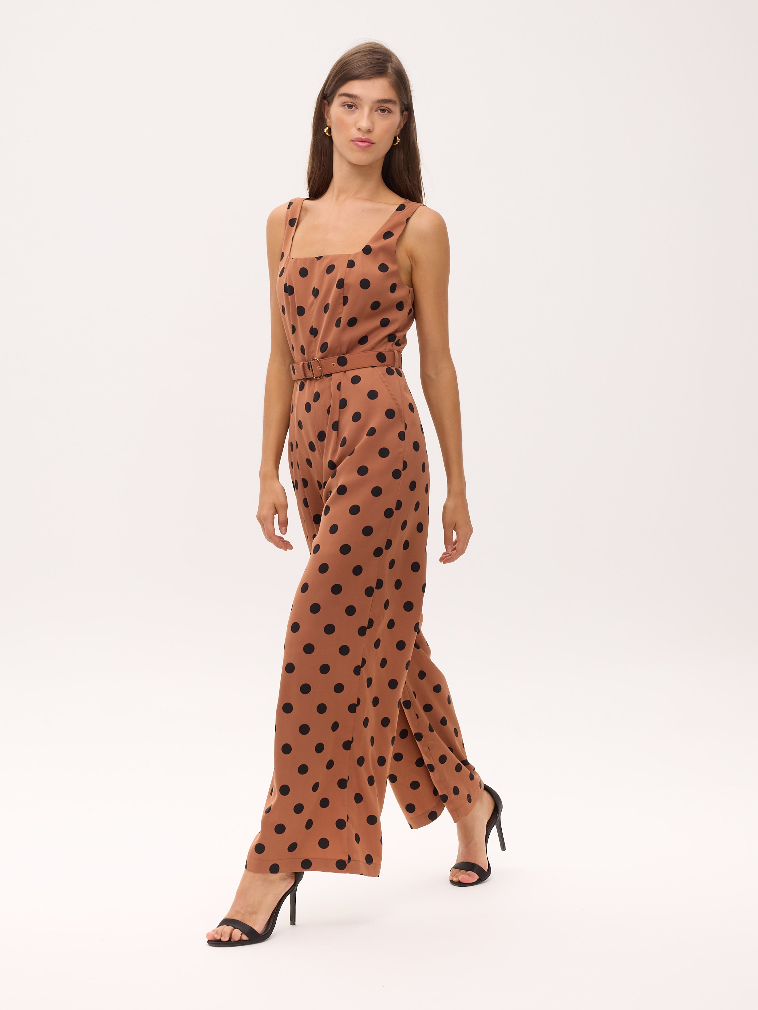 LORENZO DOTS - Mono escote cuadrado de lunares marrón y negro, para ser la invitada de boda perfecta y fiesta esta primavera verano. MIOH es la marca de vestidos de invitada de boda y fiesta de referencia en España
