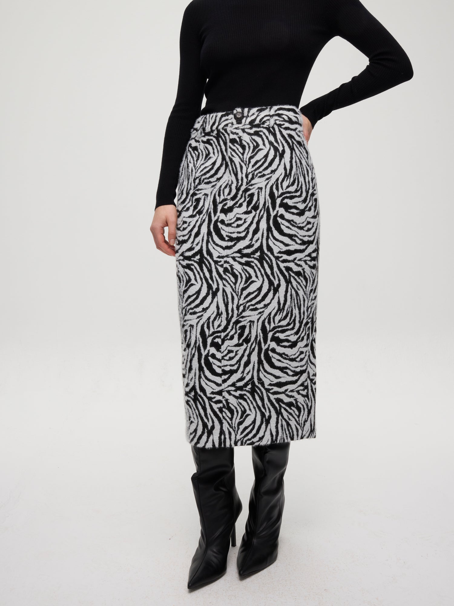 mioh | LOTUS CEBRA - Falda de cebra midi. Vestidos de fiesta para invitadas de boda perfectas. Marca española de moda