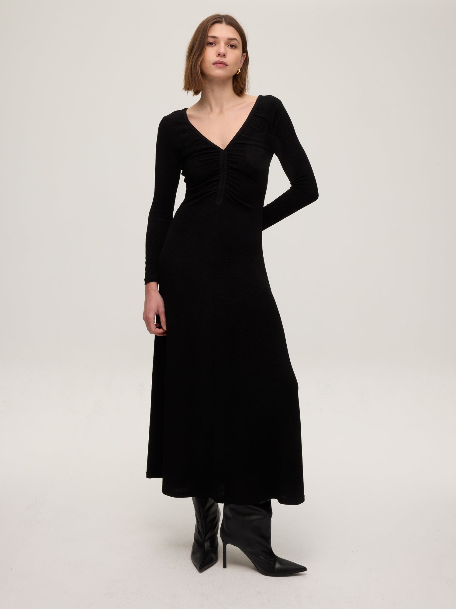 mioh | LUXOR BLACK - Vestido de punto reversible negro. Vestidos de fiesta para invitadas de boda perfectas. Marca española de moda