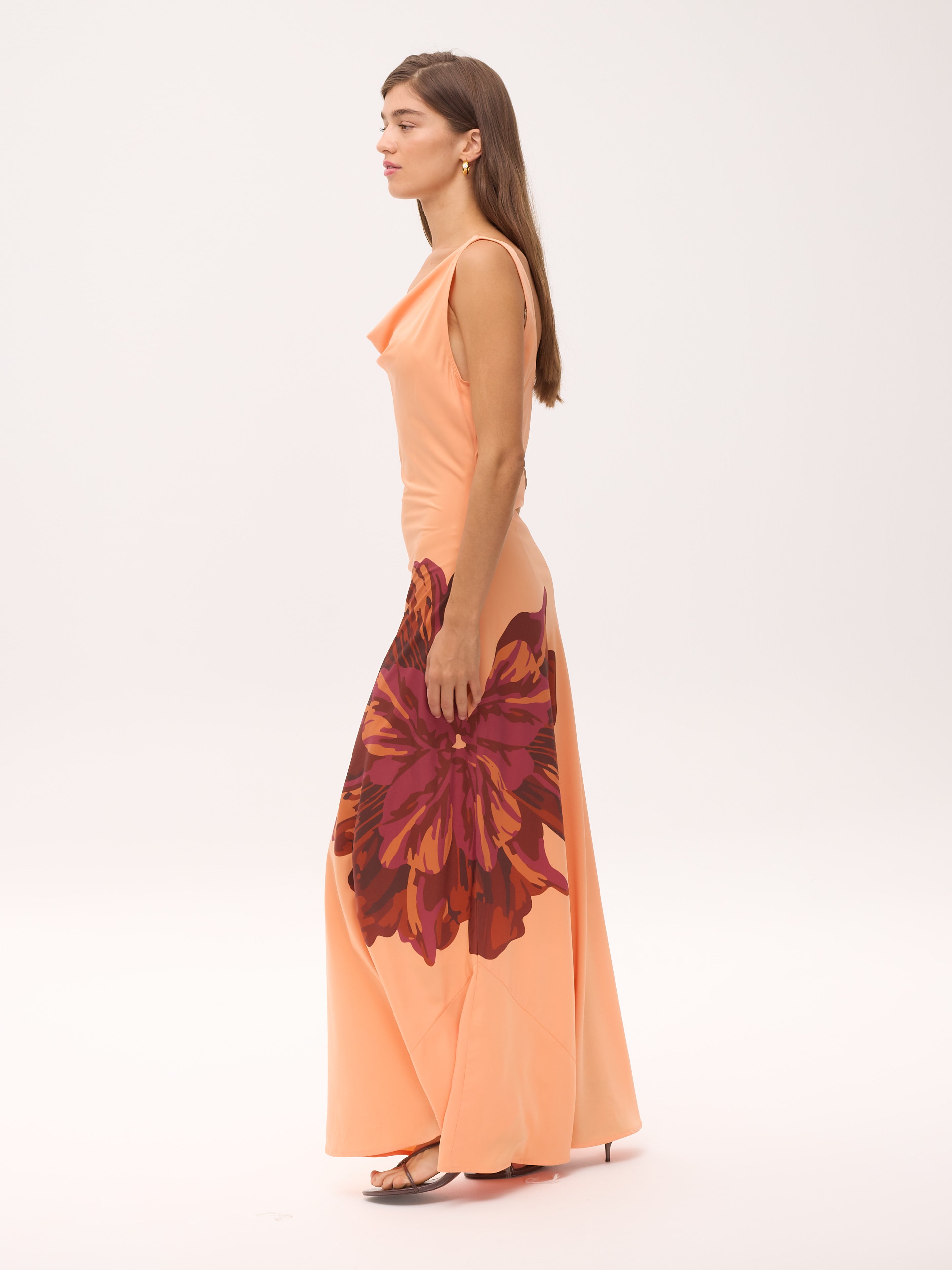 MARCIA MAXI - Vestido escote cascada estampado maxi flor, para ser la invitada de boda perfecta y fiesta esta primavera verano. MIOH es la marca española de vestidos de fiesta para invitadas de boda más de moda en España