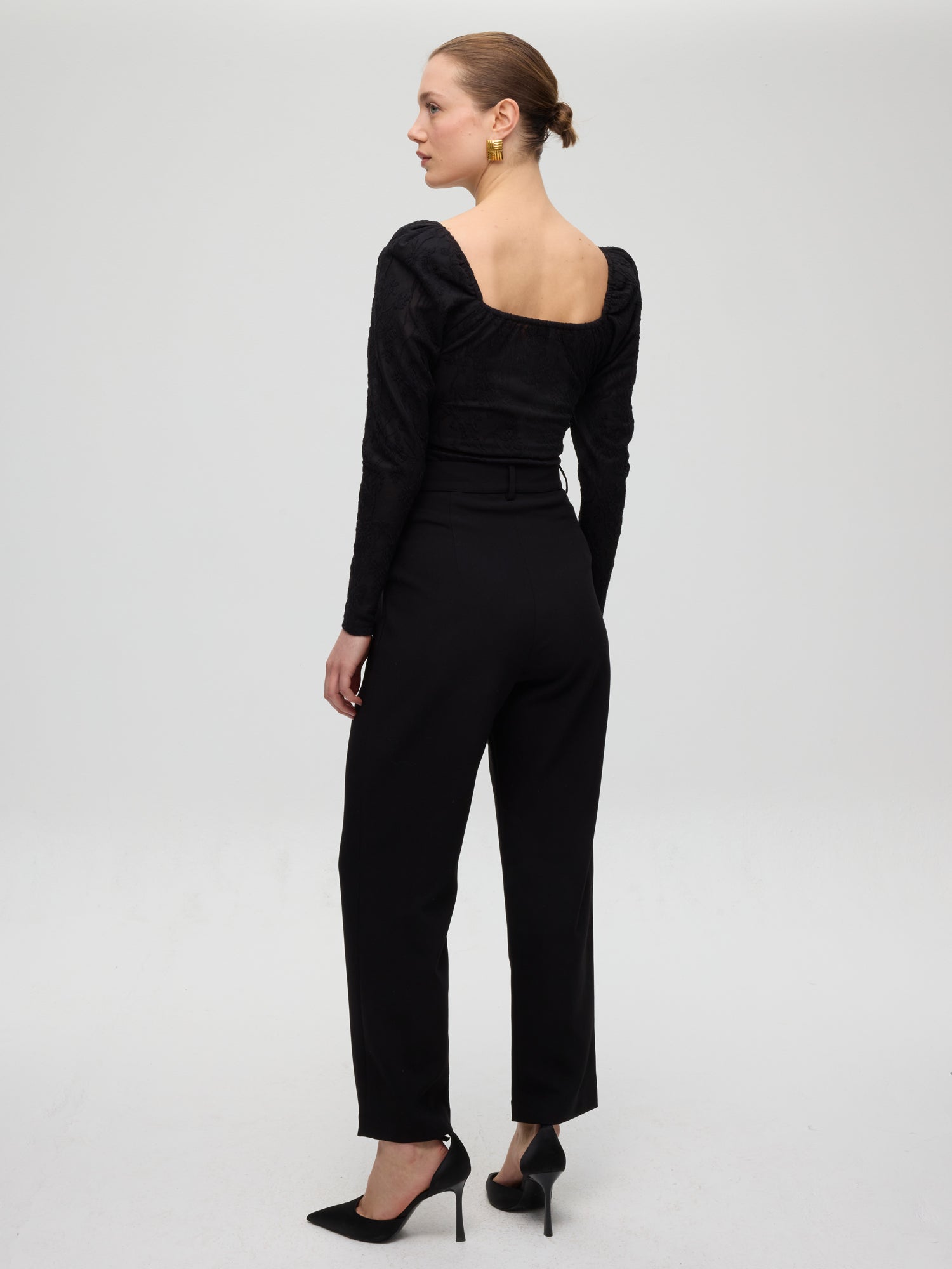 mioh | ORSAY - Top escote corazón punto negro. Vestidos de fiesta para invitadas de boda perfectas. Marca española de moda