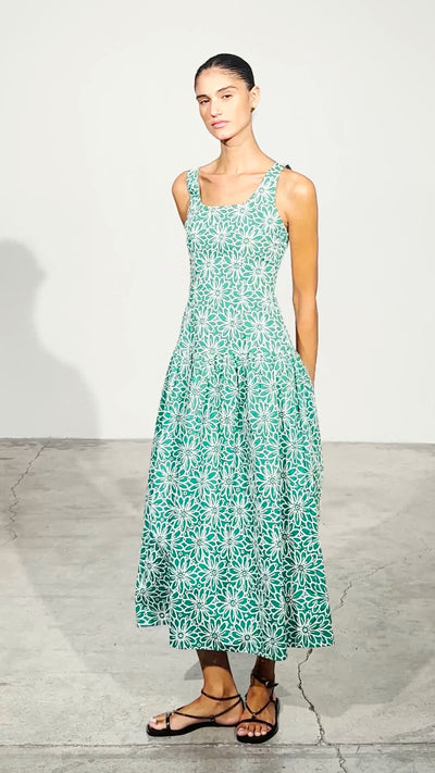 VENICE GREEN - Vestido tirantes estampado margaritas verde, perfecto para invitadas de boda y fiesta spring summer. MIOH es la marca española de vestidos de fiesta para invitadas de boda más de moda en España