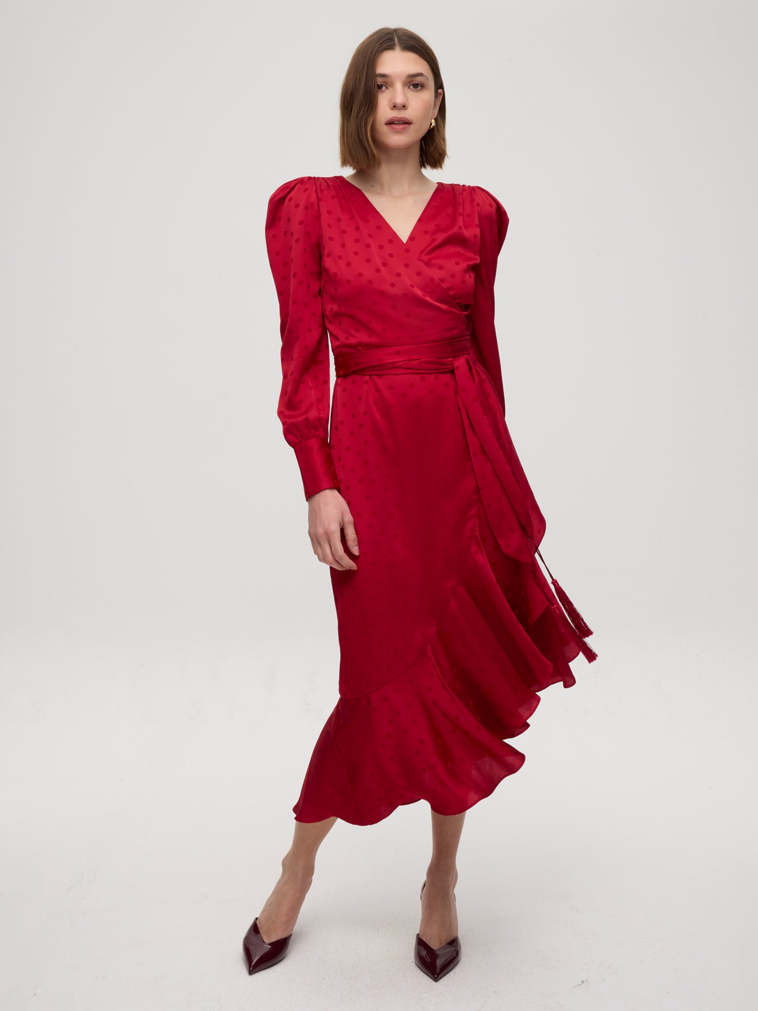 mioh | VALLEY RED - Vestido envolvente de JCQRD lunares r. Vestidos de fiesta para invitadas de boda perfectas. Marca española de moda