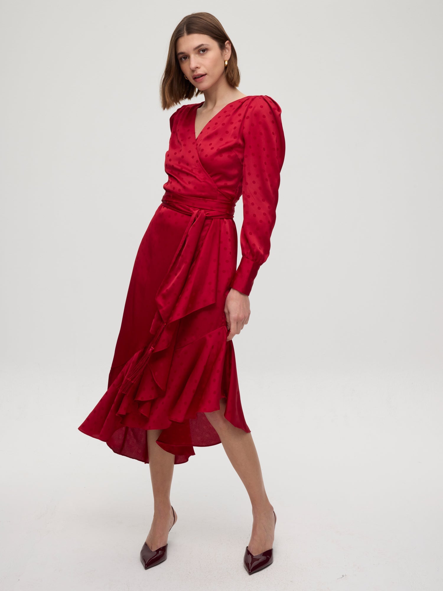 mioh | VALLEY RED - Vestido envolvente de JCQRD lunares r. Vestidos de fiesta para invitadas de boda perfectas. Marca española de moda